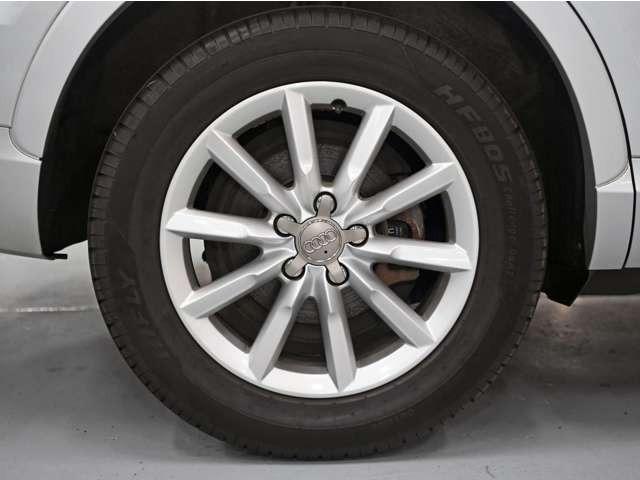 Q3 2.0TFSIクワトロ170PS Sトロニック 4WD 障害物センサー ルーフレール ETC HDDナビ バックカメラ 過給器設定モデル ディスプレイオーディオ 頸部衝撃緩和ヘッドレスト(5枚目)