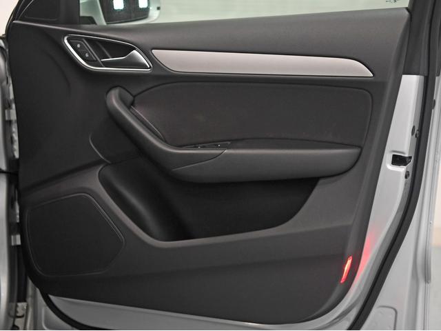 Q3 2.0TFSIクワトロ170PS Sトロニック 4WD 障害物センサー ルーフレール ETC HDDナビ バックカメラ 過給器設定モデル ディスプレイオーディオ 頸部衝撃緩和ヘッドレスト(19枚目)