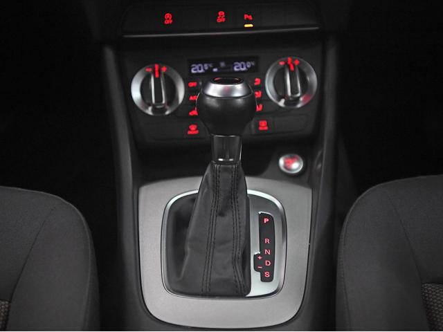 Q3 2.0TFSIクワトロ170PS Sトロニック 4WD 障害物センサー ルーフレール ETC HDDナビ バックカメラ 過給器設定モデル ディスプレイオーディオ 頸部衝撃緩和ヘッドレスト(31枚目)