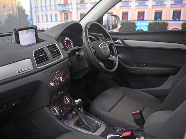 Q3 2.0TFSIクワトロ170PS Sトロニック 4WD 障害物センサー ルーフレール ETC HDDナビ バックカメラ 過給器設定モデル ディスプレイオーディオ 頸部衝撃緩和ヘッドレスト(47枚目)