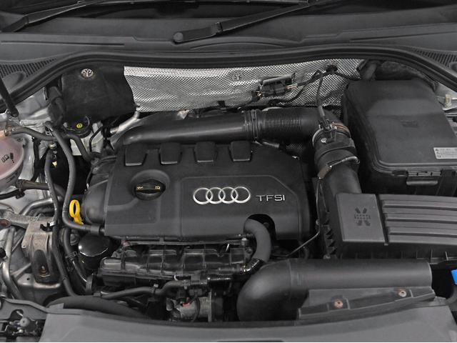 Q3 2.0TFSIクワトロ170PS Sトロニック 4WD 障害物センサー ルーフレール ETC HDDナビ バックカメラ 過給器設定モデル ディスプレイオーディオ 頸部衝撃緩和ヘッドレスト(57枚目)