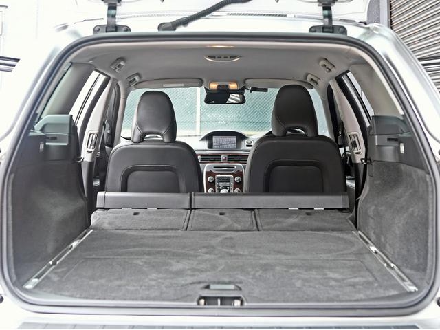 V70 T4 SE ルーフレール 革シート シートヒーター ドライブレコーダー HDDナビ 頸部衝撃緩和ヘッドレスト パワーシート ミュージックサーバー(24枚目)