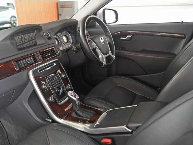 V70 T4 SE ルーフレール 革シート シートヒーター ドライブレコーダー HDDナビ 頸部衝撃緩和ヘッドレスト パワーシート ミュージックサーバー(38枚目)