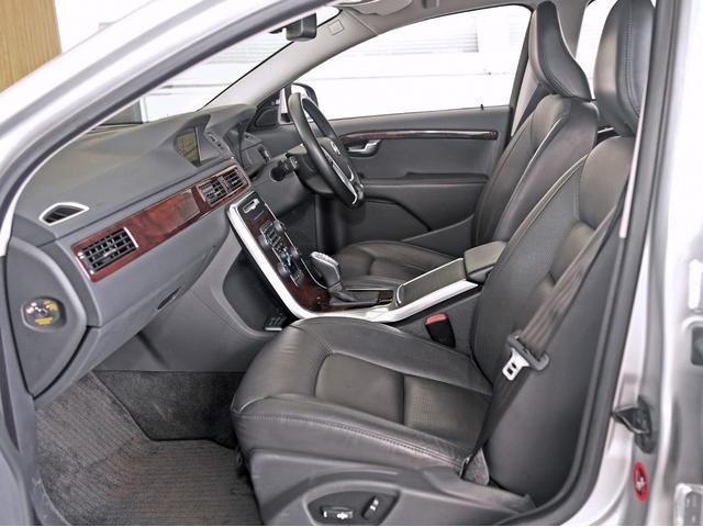 V70 T4 SE ルーフレール 革シート シートヒーター ドライブレコーダー HDDナビ 頸部衝撃緩和ヘッドレスト パワーシート ミュージックサーバー(41枚目)