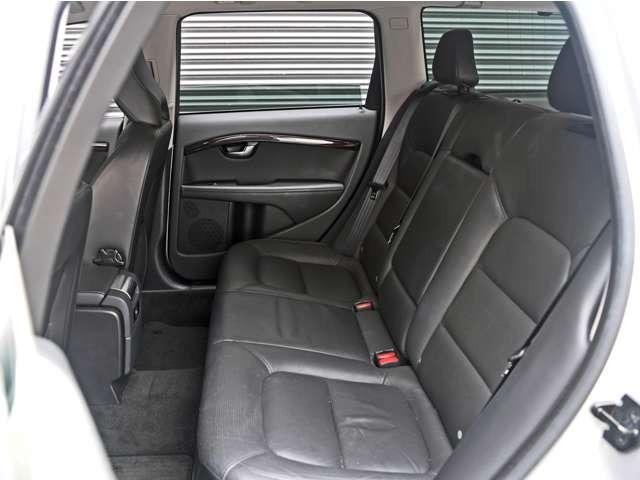 V70 T4 SE ルーフレール 革シート シートヒーター ドライブレコーダー HDDナビ 頸部衝撃緩和ヘッドレスト パワーシート ミュージックサーバー(47枚目)