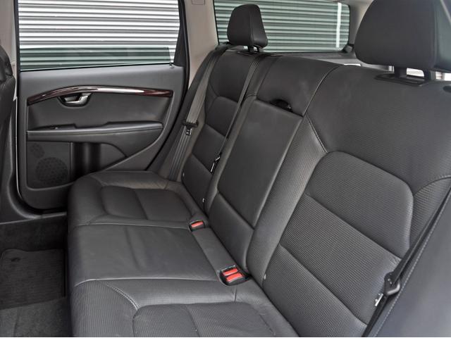 V70 T4 SE ルーフレール 革シート シートヒーター ドライブレコーダー HDDナビ 頸部衝撃緩和ヘッドレスト パワーシート ミュージックサーバー(50枚目)