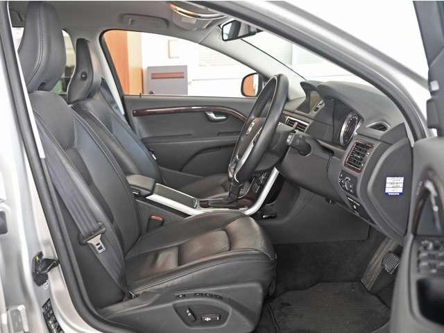 V70 T4 SE ルーフレール 革シート シートヒーター ドライブレコーダー HDDナビ 頸部衝撃緩和ヘッドレスト パワーシート ミュージックサーバー(58枚目)