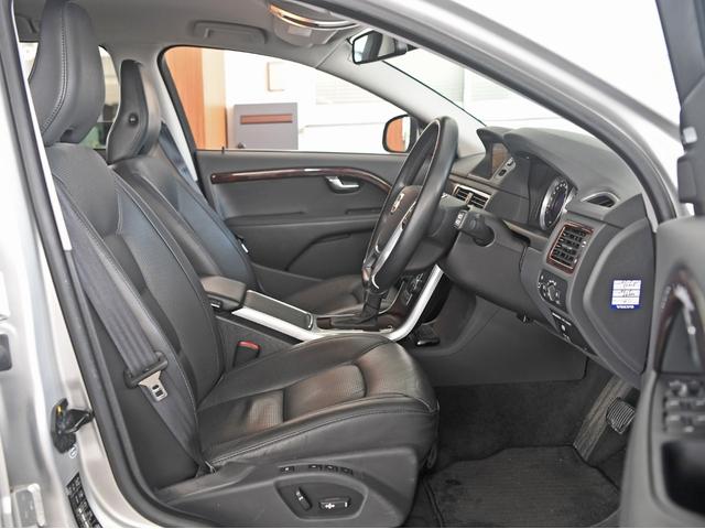 V70 T4 SE ルーフレール 革シート シートヒーター ドライブレコーダー HDDナビ 頸部衝撃緩和ヘッドレスト パワーシート ミュージックサーバー(59枚目)