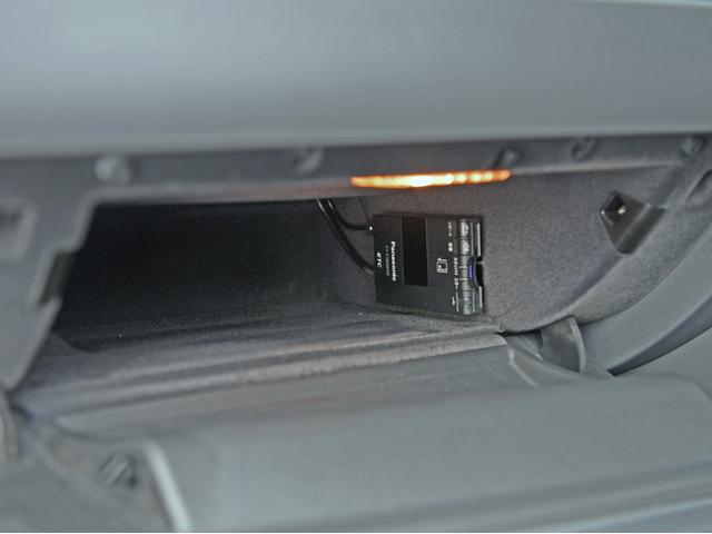 V70 T4 SE ルーフレール 革シート シートヒーター ドライブレコーダー HDDナビ 頸部衝撃緩和ヘッドレスト パワーシート ミュージックサーバー(70枚目)