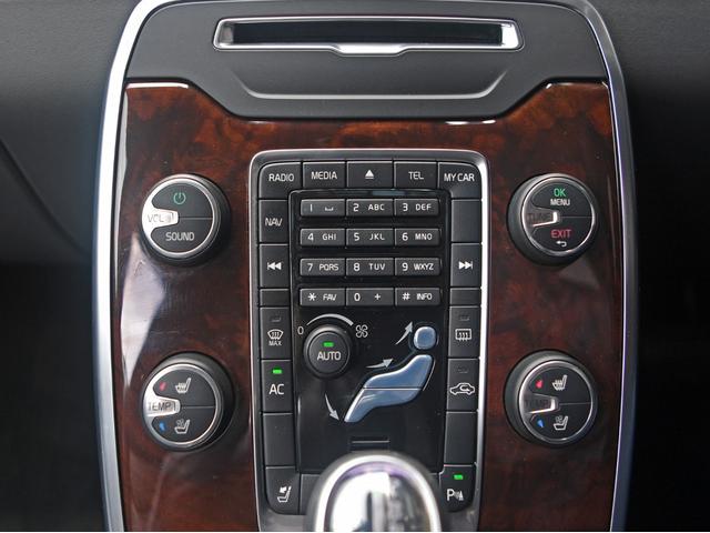 V70 T4 SE ルーフレール 革シート シートヒーター ドライブレコーダー HDDナビ 頸部衝撃緩和ヘッドレスト パワーシート ミュージックサーバー(72枚目)