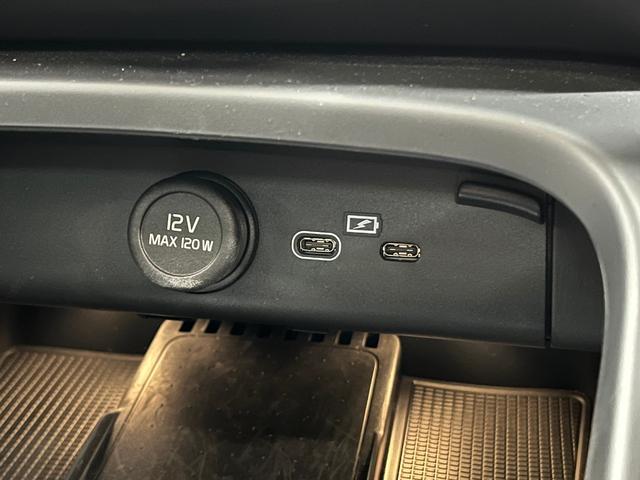 C40リチャージ リチャージ アルティメットシングルモーター アルティメット シングルモーター 禁煙車 サンルーフ 全方位カメラ ナビ ETC ドライブレコーダー レーンアシスト パークアシスト(51枚目)