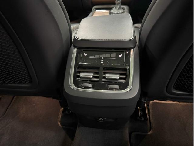 XC90 T6 AWD インスクリプション 4WD 運転支援 SR 黒革 アダプティブクルーズコントロール HUD エアサス 禁煙車(61枚目)