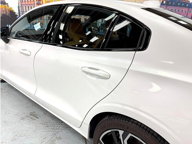 S60 リチャジアルティメットT6AWDプラグインハイブリド ワンオーナー 禁煙車 本革 サンルーフ 全方位カメラ ETC(6枚目)