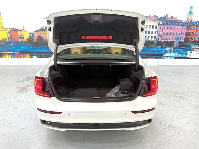 S60 リチャジアルティメットT6AWDプラグインハイブリド ワンオーナー 禁煙車 本革 サンルーフ 全方位カメラ ETC(13枚目)