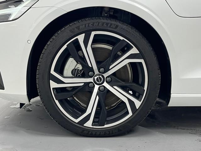 S60 リチャジアルティメットT6AWDプラグインハイブリド ワンオーナー 禁煙車 本革 サンルーフ 全方位カメラ ETC(15枚目)