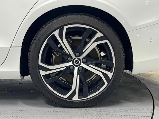 S60 リチャジアルティメットT6AWDプラグインハイブリド ワンオーナー 禁煙車 本革 サンルーフ 全方位カメラ ETC(16枚目)
