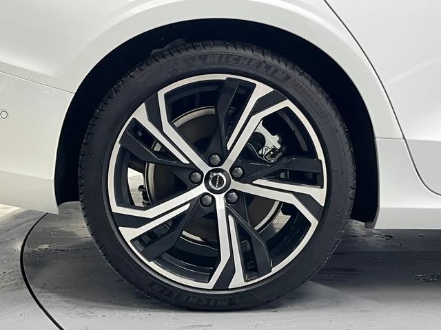 S60 リチャジアルティメットT6AWDプラグインハイブリド ワンオーナー 禁煙車 本革 サンルーフ 全方位カメラ ETC(17枚目)