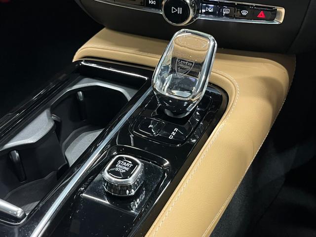 S60 リチャジアルティメットT6AWDプラグインハイブリド ワンオーナー 禁煙車 本革 サンルーフ 全方位カメラ ETC(35枚目)