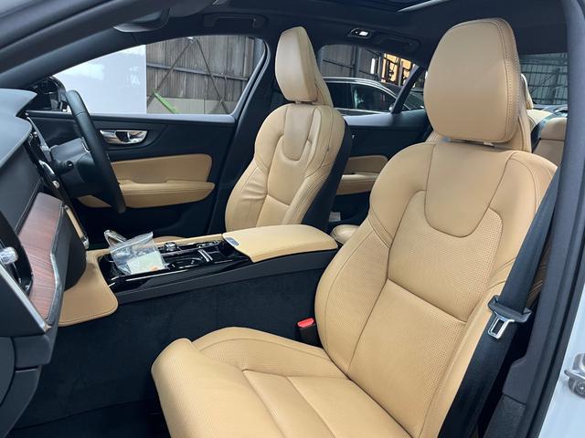 S60 リチャジアルティメットT6AWDプラグインハイブリド ワンオーナー 禁煙車 本革 サンルーフ 全方位カメラ ETC(42枚目)