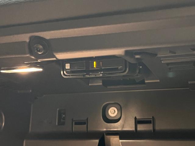 S60 リチャジアルティメットT6AWDプラグインハイブリド ワンオーナー 禁煙車 本革 サンルーフ 全方位カメラ ETC(52枚目)