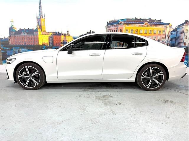 S60 リチャジアルティメットT6AWDプラグインハイブリド ワンオーナー 禁煙車 本革 サンルーフ 全方位カメラ ETC(56枚目)