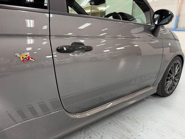 アバルト595 コンペティツィオーネ 茶革 黄色ブレンボキャリパー カーボンミラー ETC ドラレコ 5MT JBLスピーカー カーボンバンパー 純正ディスプレイオーディオ グリージョレコード(17枚目)