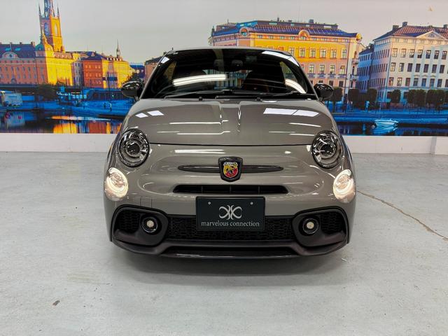 アバルト595 コンペティツィオーネ 茶革 黄色ブレンボキャリパー カーボンミラー ETC ドラレコ 5MT JBLスピーカー カーボンバンパー 純正ディスプレイオーディオ グリージョレコード(23枚目)