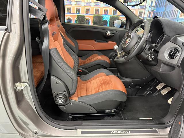 アバルト595 コンペティツィオーネ 茶革 黄色ブレンボキャリパー カーボンミラー ETC ドラレコ 5MT JBLスピーカー カーボンバンパー 純正ディスプレイオーディオ グリージョレコード(25枚目)