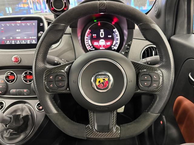 アバルト595 コンペティツィオーネ 茶革 黄色ブレンボキャリパー カーボンミラー ETC ドラレコ 5MT JBLスピーカー カーボンバンパー 純正ディスプレイオーディオ グリージョレコード(27枚目)