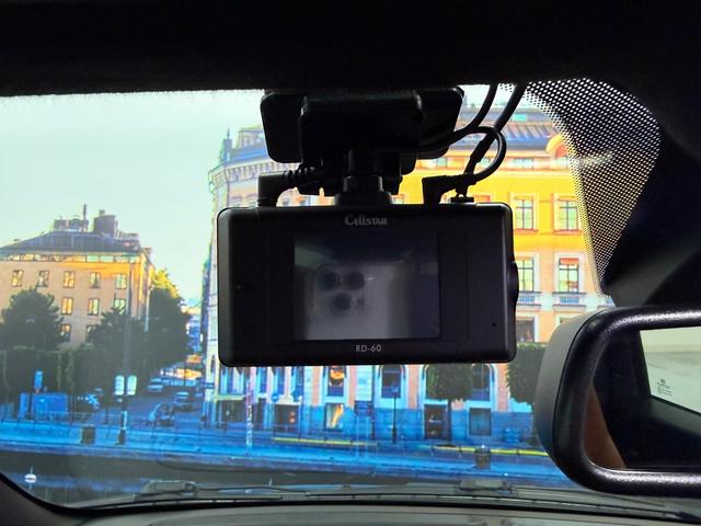 アバルト595 コンペティツィオーネ 茶革 黄色ブレンボキャリパー カーボンミラー ETC ドラレコ 5MT JBLスピーカー カーボンバンパー 純正ディスプレイオーディオ グリージョレコード(33枚目)