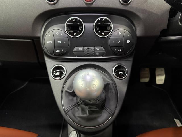 アバルト595 コンペティツィオーネ 茶革 黄色ブレンボキャリパー カーボンミラー ETC ドラレコ 5MT JBLスピーカー カーボンバンパー 純正ディスプレイオーディオ グリージョレコード(36枚目)