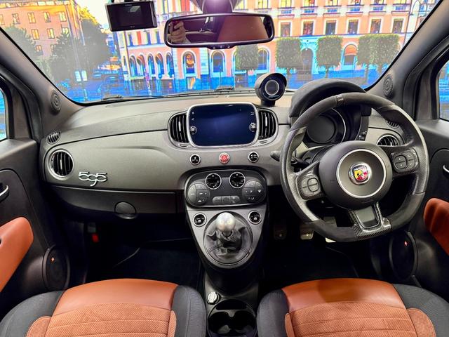 アバルト595 コンペティツィオーネ 茶革 黄色ブレンボキャリパー カーボンミラー ETC ドラレコ 5MT JBLスピーカー カーボンバンパー 純正ディスプレイオーディオ グリージョレコード(42枚目)