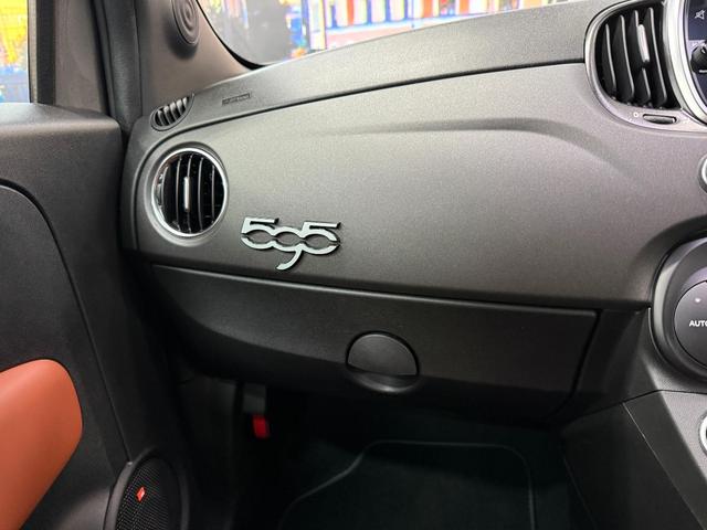 アバルト595 コンペティツィオーネ 茶革 黄色ブレンボキャリパー カーボンミラー ETC ドラレコ 5MT JBLスピーカー カーボンバンパー 純正ディスプレイオーディオ グリージョレコード(43枚目)