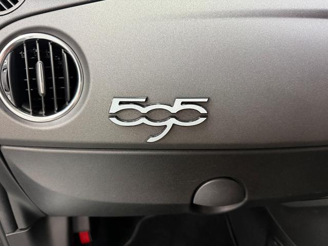 アバルト595 コンペティツィオーネ 茶革 黄色ブレンボキャリパー カーボンミラー ETC ドラレコ 5MT JBLスピーカー カーボンバンパー 純正ディスプレイオーディオ グリージョレコード(46枚目)