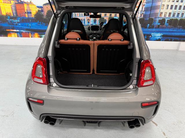 アバルト595 コンペティツィオーネ 茶革 黄色ブレンボキャリパー カーボンミラー ETC ドラレコ 5MT JBLスピーカー カーボンバンパー 純正ディスプレイオーディオ グリージョレコード(52枚目)