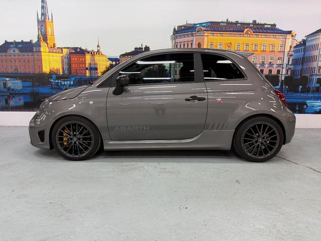 アバルト595 コンペティツィオーネ 茶革 黄色ブレンボキャリパー カーボンミラー ETC ドラレコ 5MT JBLスピーカー カーボンバンパー 純正ディスプレイオーディオ グリージョレコード(56枚目)