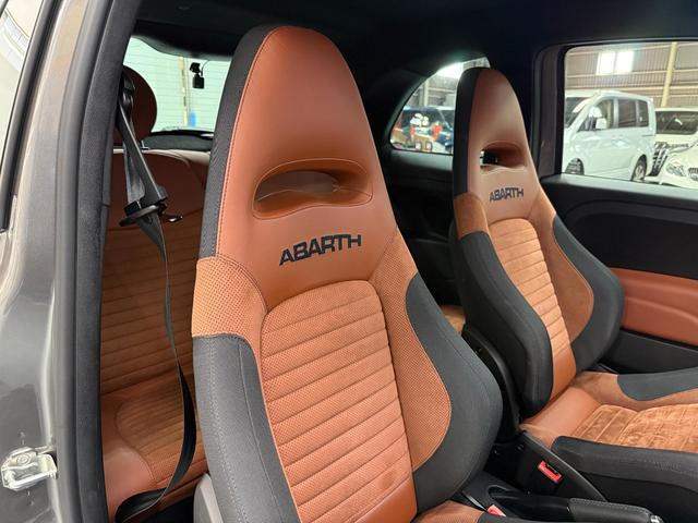 アバルト595 コンペティツィオーネ 茶革 黄色ブレンボキャリパー カーボンミラー ETC ドラレコ 5MT JBLスピーカー カーボンバンパー 純正ディスプレイオーディオ グリージョレコード(64枚目)