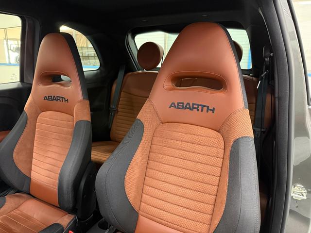 アバルト595 コンペティツィオーネ 茶革 黄色ブレンボキャリパー カーボンミラー ETC ドラレコ 5MT JBLスピーカー カーボンバンパー 純正ディスプレイオーディオ グリージョレコード(65枚目)