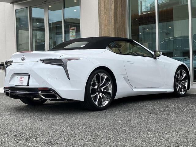 ＬＣ５００　コンバーチブル　ＯＰ２１インチ鍛造ＡＷ・全自動ソフトトップルーフ・三眼ＬＥＤヘッドライト・オーカー本革シート・ヒーター＆ベンチレーション・ネックヒーター・前後センサー・ＨＵＤ・ＡＣＣ／ＬＫＡ／ＢＳＭ・禁煙(33枚目)