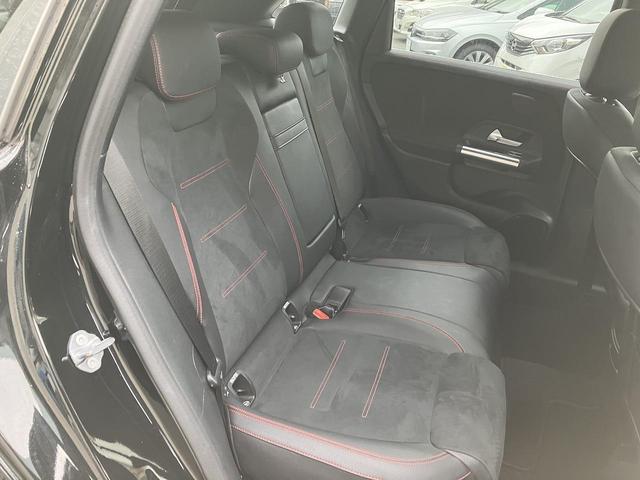 Ｂクラス Ｂ１８０　３６０°カメラ・純正１８ＡＷ・ＡＣＣ／ＢＳＭ／ＬＫＡ・ＨＵＤ・電動リアゲート・メモリー付き電動シート・シートヒーター・ＬＥＤヘッドライト・置くだけ充電・キーレスゴー・禁煙（17枚目）
