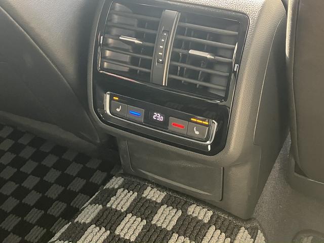 アルテオン ＴＳＩ　４モーション　エレガンス　純正ナビ・アラウンドビューカメラ・黒革電動・シートヒーター・ＬＥＤヘッドライト・ＡＣＣ／ＬＫＡ／ＢＳＭ／ＰＤＣ・衝突軽減装置・電動リアゲート・ＡｐｐｌｅＣａｒＰｌａｙ／ＡｎｄｒｏｉｄＡｕｔｏ・禁煙（10枚目）