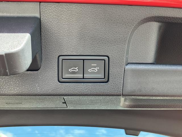 アルテオン ＴＳＩ　４モーション　エレガンス　純正ナビ・アラウンドビューカメラ・黒革電動・シートヒーター・ＬＥＤヘッドライト・ＡＣＣ／ＬＫＡ／ＢＳＭ／ＰＤＣ・衝突軽減装置・電動リアゲート・ＡｐｐｌｅＣａｒＰｌａｙ／ＡｎｄｒｏｉｄＡｕｔｏ・禁煙（12枚目）