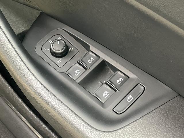アルテオン ＴＳＩ　４モーション　エレガンス　純正ナビ・アラウンドビューカメラ・黒革電動・シートヒーター・ＬＥＤヘッドライト・ＡＣＣ／ＬＫＡ／ＢＳＭ／ＰＤＣ・衝突軽減装置・電動リアゲート・ＡｐｐｌｅＣａｒＰｌａｙ／ＡｎｄｒｏｉｄＡｕｔｏ・禁煙（51枚目）
