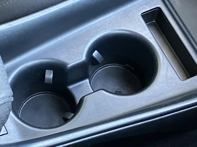 プリウス S 社外ナビ・バックカメラ・LEDヘッドライト・ACC/LDW・前後センサー・衝突軽減装置・誤発進抑制機能・CD/DVD/ワンセグTV/Bluetoothオーディオ・スマートキー・ETC・禁煙(42枚目)