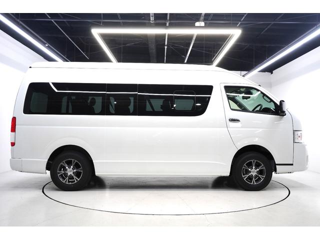 ハイエースワゴン グランドキャビン　登録済未使用車　デジタルインナーミラー　イージークローザー付片側パワースライドドア　ＬＥＤヘッドライト　全方位モニター　バックカメラ　純正アルミホイール　ＥＴＣ２．０　純正７インチナビ　フロアマット（4枚目）
