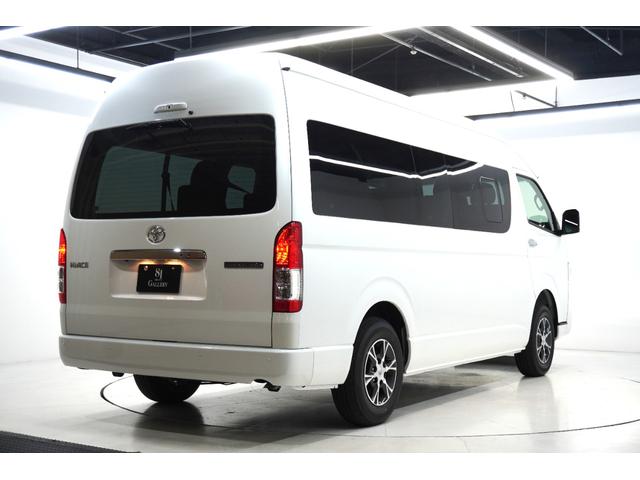 ハイエースワゴン グランドキャビン　登録済未使用車　デジタルインナーミラー　イージークローザー付片側パワースライドドア　ＬＥＤヘッドライト　全方位モニター　バックカメラ　純正アルミホイール　ＥＴＣ２．０　純正７インチナビ　フロアマット（5枚目）