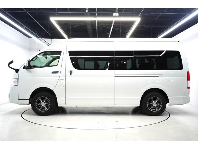 ハイエースワゴン グランドキャビン　登録済未使用車　デジタルインナーミラー　イージークローザー付片側パワースライドドア　ＬＥＤヘッドライト　全方位モニター　バックカメラ　純正アルミホイール　ＥＴＣ２．０　純正７インチナビ　フロアマット（8枚目）