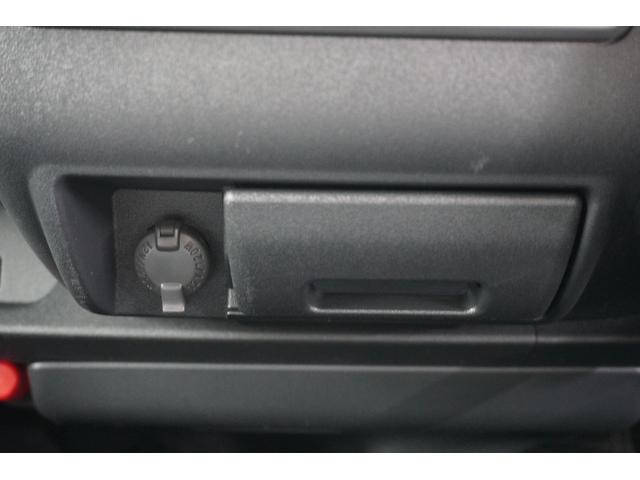 ハイエースワゴン グランドキャビン　登録済未使用車　デジタルインナーミラー　イージークローザー付片側パワースライドドア　ＬＥＤヘッドライト　全方位モニター　バックカメラ　純正アルミホイール　ＥＴＣ２．０　純正７インチナビ　フロアマット（20枚目）