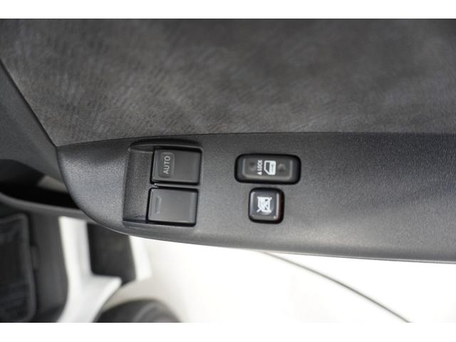 ハイエースワゴン グランドキャビン　登録済未使用車　デジタルインナーミラー　イージークローザー付片側パワースライドドア　ＬＥＤヘッドライト　全方位モニター　バックカメラ　純正アルミホイール　ＥＴＣ２．０　純正７インチナビ　フロアマット（22枚目）