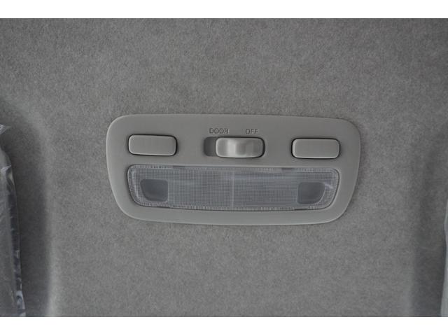 ハイエースワゴン グランドキャビン　登録済未使用車　デジタルインナーミラー　イージークローザー付片側パワースライドドア　ＬＥＤヘッドライト　全方位モニター　バックカメラ　純正アルミホイール　ＥＴＣ２．０　純正７インチナビ　フロアマット（34枚目）